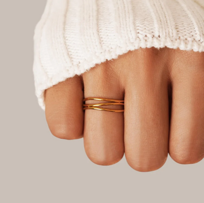 VogueLine™ | Anello Minimal Intrecciato – Eleganza senza tempo