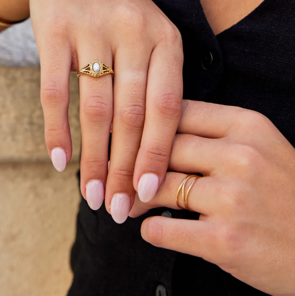 VogueLine™ | Anello Minimal Intrecciato – Eleganza senza tempo